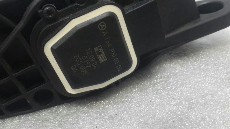 Mercedes R Class W251 Throttle Pedal (Electrical) A1643000104 Throttle Pedal