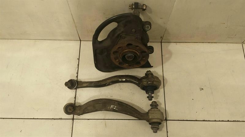 Mercedes C Class W204 C63 AMG Left Front Hub A2043321901 Wheel Bearing Housing Front L