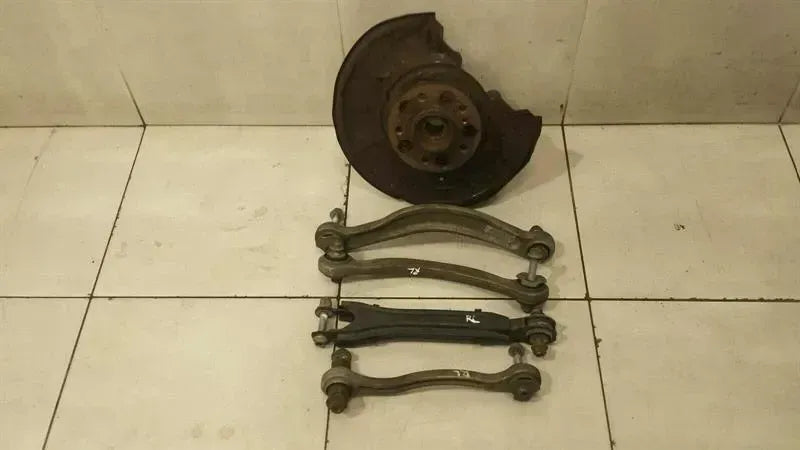 Mercedes C63 W204 Left Rear Hub A2043503108 Wheel Bearing Housing Rear Left