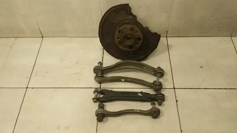 Mercedes C63 W204 Left Rear Hub A2043503108 Wheel Bearing Housing Rear Left