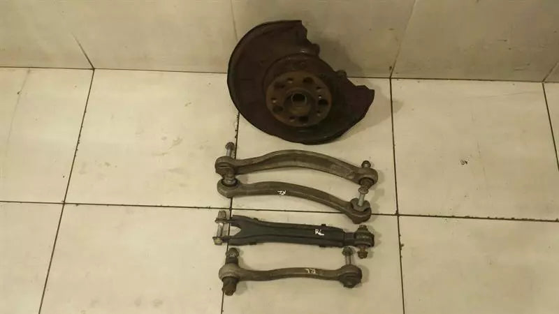 Mercedes C63 W204 Left Rear Hub A2043503108 Wheel Bearing Housing Rear Left