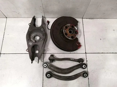 Mercedes C Class W204 C63 AMG RRH Hub A2043503208 Wheel Bearing Housing Rear Right