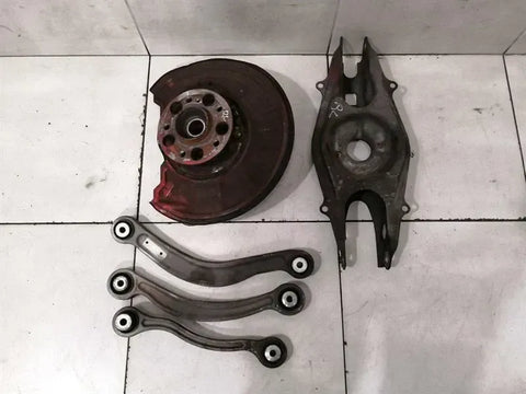 Mercedes C Class W204 C63 AMG RLH Hub A2043503108 Wheel Bearing Housing Rear Left