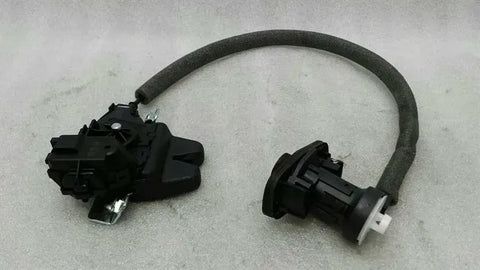 Mercedes C63 AMG W204 Boot Lock A2047500185 Tailgate Lock