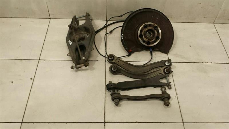 Mercedes C Class W204 C63 AMG RRH Hub A2043501441 Wheel Bearing Housing Rear Right