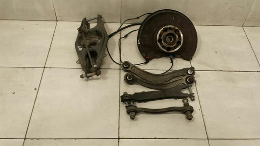 Mercedes C Class W204 C63 AMG RRH Hub A2043501441 Wheel Bearing Housing Rear Right