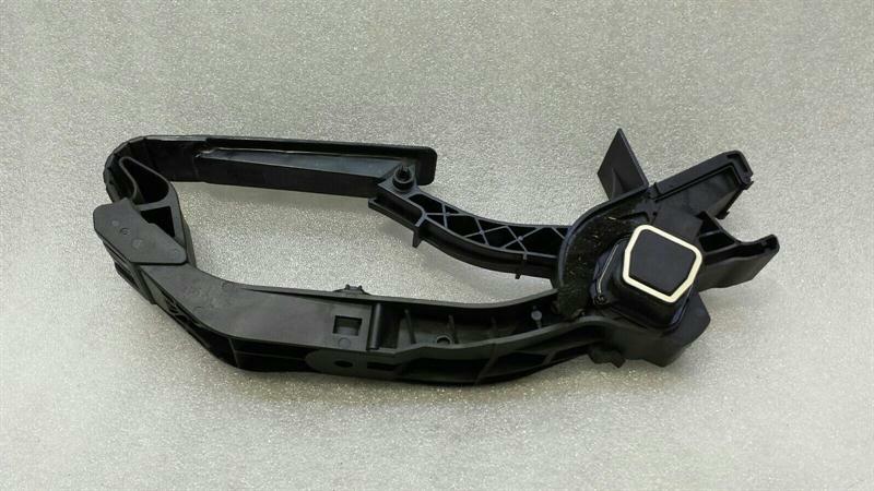 Mercedes CLS63 AMG W219 Gas Pedal (Electrical) A1713000104 Accelerator Pedal