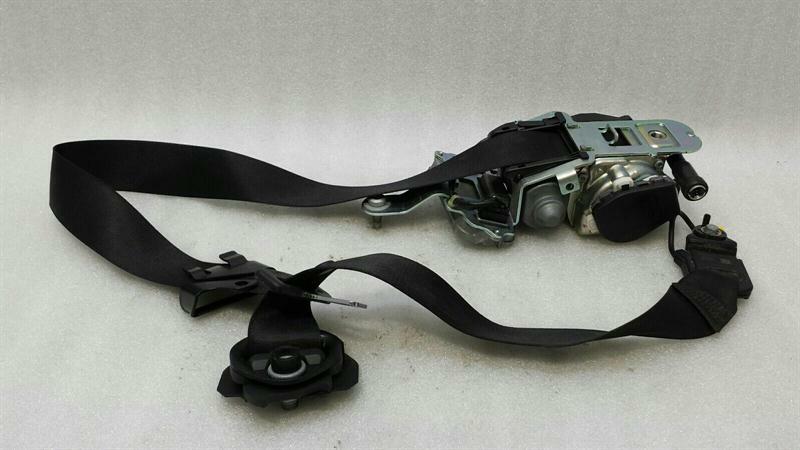 Mercedes W212 front right seat belt A2128606885 seat belt belt front right