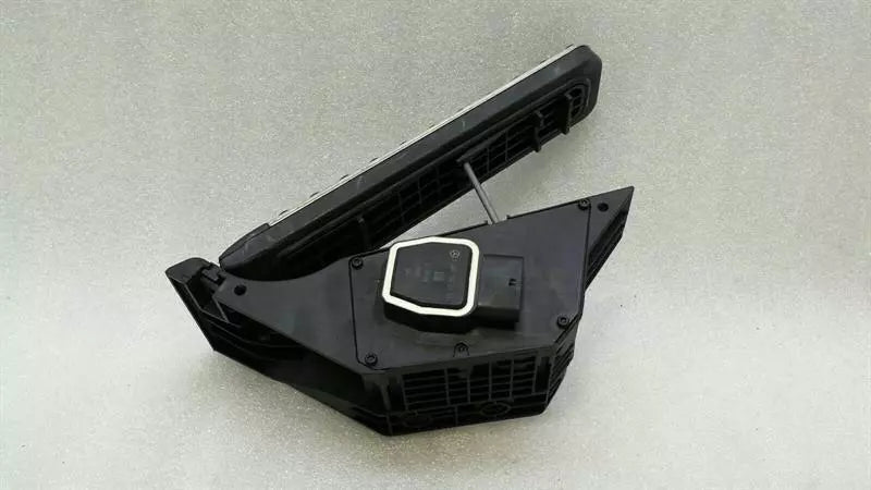 Mercedes E Class W212 Throttle Pedal (Electrical) A2043000204 Throttle AMG