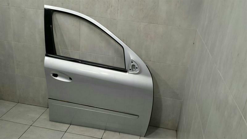 Mercedes ML W164 right front door A1647200205 door front right