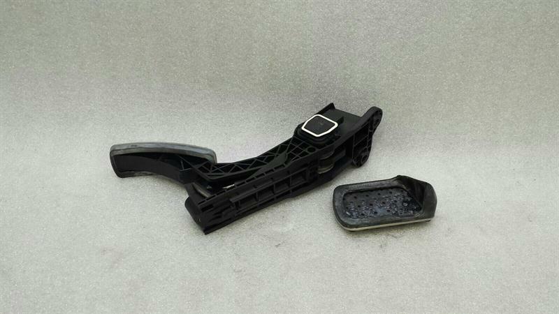 Mercedes ML W164 Gas Pedal (Electrical) A1643000004 Accelerator Pedal