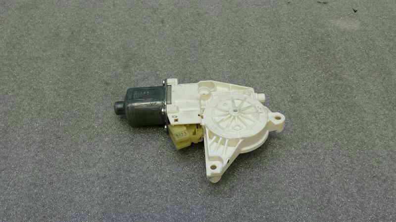 Mercedes ML W164 Left Front Door Window Motor A2518200108 Window Regulator Motor