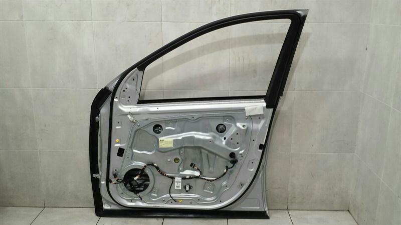 Mercedes ML W164 right front door A1647200205 door front right
