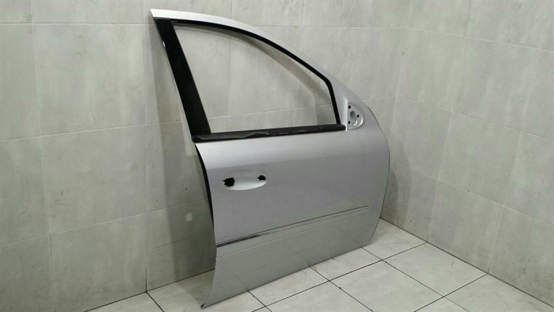 Mercedes ML W164 right front door A1647200205 door front right