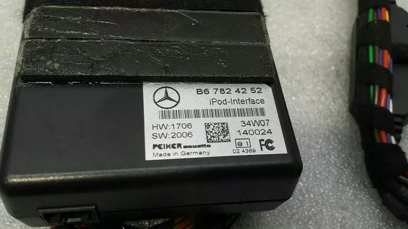 Mercedes ML W164 Multimedia Module B67824252 Control Unit iPod Interface