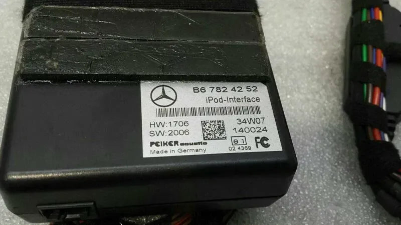 Mercedes ML W164 Multimedia Module B67824252 Control Unit iPod Interface