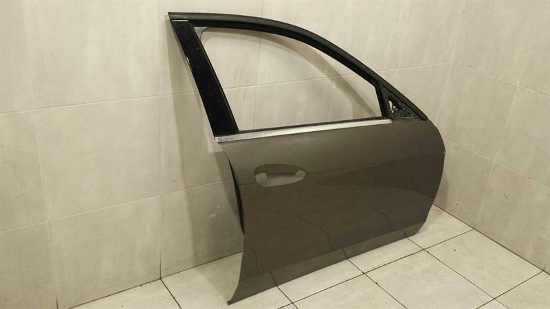 Mercedes E Class W212 right front door A2127200205 door front right defect