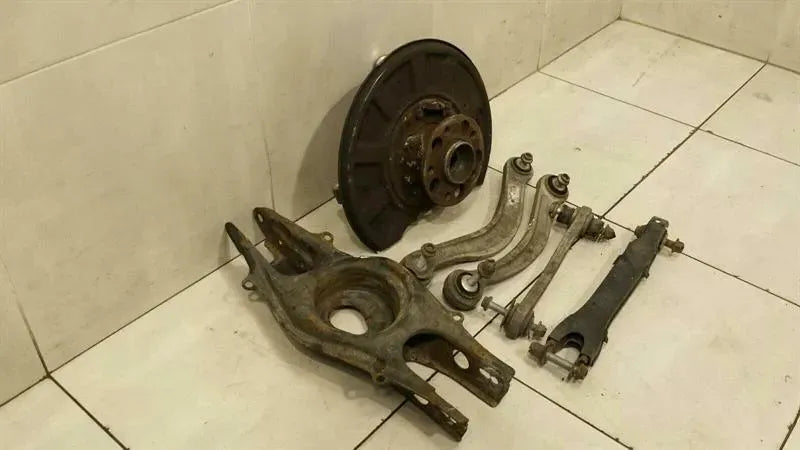 Mercedes W212 right rear set A2123502208 wheel bearing housing rear right set AMG