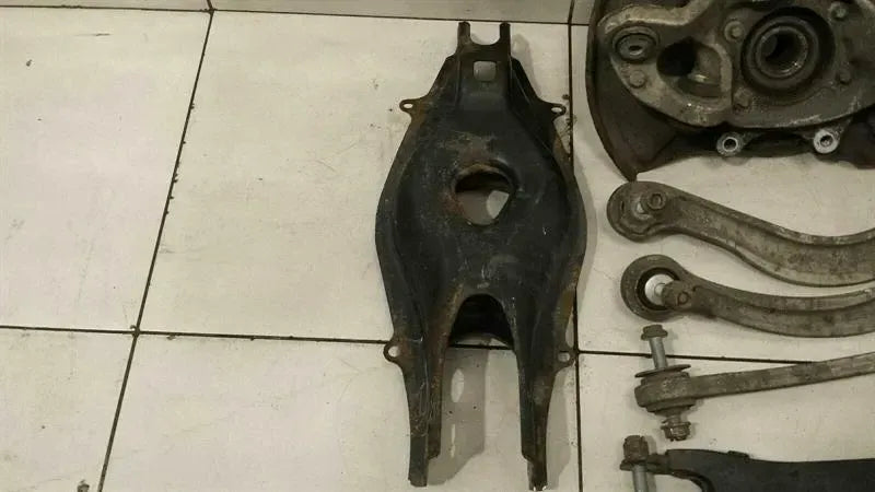 Mercedes W212 right rear set A2123502208 wheel bearing housing rear right set AMG