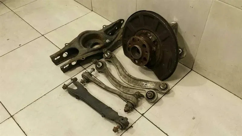 Mercedes W212 right rear set A2123502208 wheel bearing housing rear right set AMG