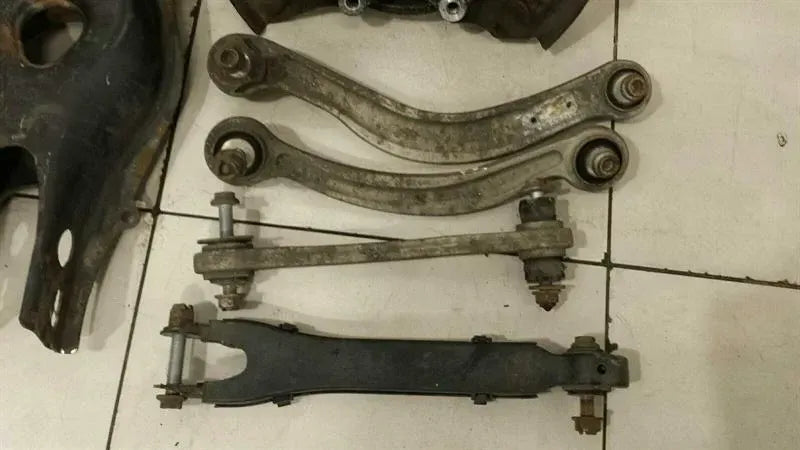 Mercedes W212 right rear set A2123502208 wheel bearing housing rear right set AMG