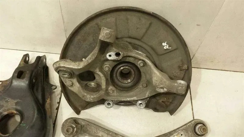 Mercedes W212 right rear set A2123502208 wheel bearing housing rear right set AMG