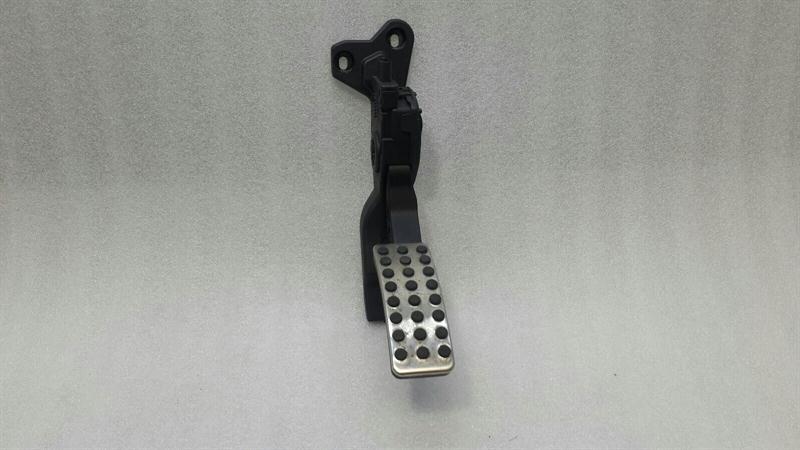 Mercedes GLE W166 Gas Pedal (Electrical) A2923000100 Accelerator Pedal AMG C292