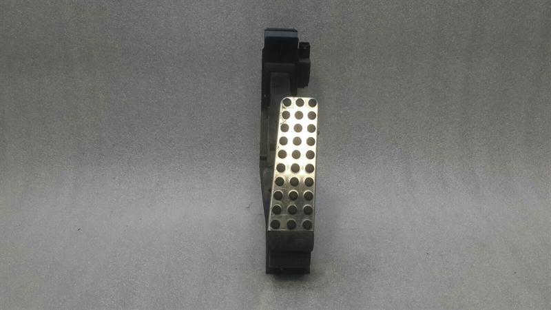 Mercedes CLS W219 W211 Gas Pedal (Electrical) A2113000704 Accelerator Pedal AMG
