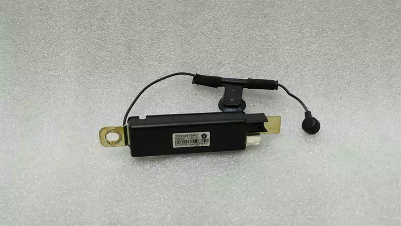 Dodge Challenger SRT Aerial / Antenna 05064579AC Antenna