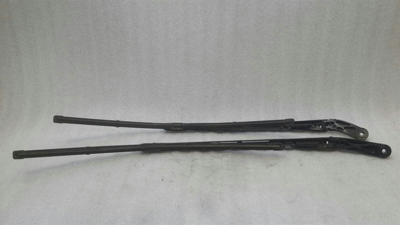 Bentley Continental GT RHD wiper arm set 3W2955409 right hand drive.
