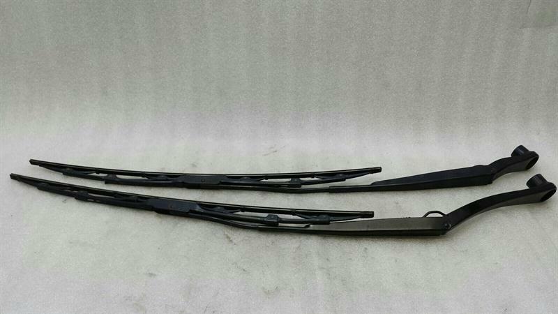 Dodge Challenger SRT Wiper Arm Set 68044161AB Windshield Wiper Set