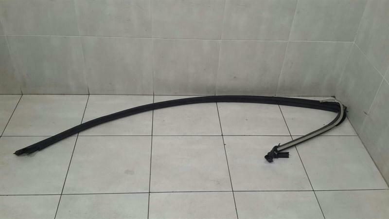 Bentley Continental GT W12 Left Door Seal 3W8867367K Left Door Seals