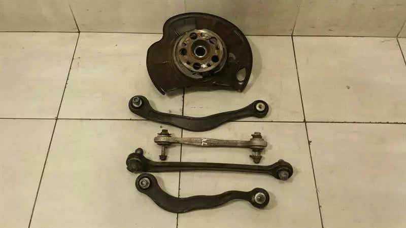 Mercedes W216 W221 S65 Left Rear Hub A2213504708 Wheel Bearing Housing Rear Left