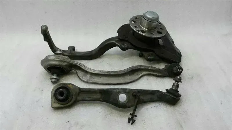 Mercedes S65 AMG W221 Right Front Hub A2213323001 Wheel Bearing Housing Front Right
