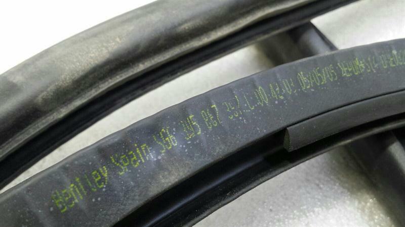 BENTLEY CONTINENTAL FLYING TRACK RLH Door Seal 3W5867367C Rear Door Seals LI