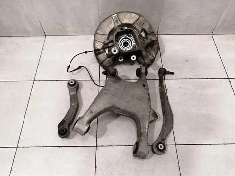 BMW 7 Series F02 F01 Left Rear Hub 33326796497 Wheel Bearing Housing Rear Left