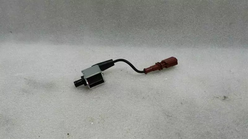 Audi A3 8P water pump sensor 04L907284 solenoid valve water pump