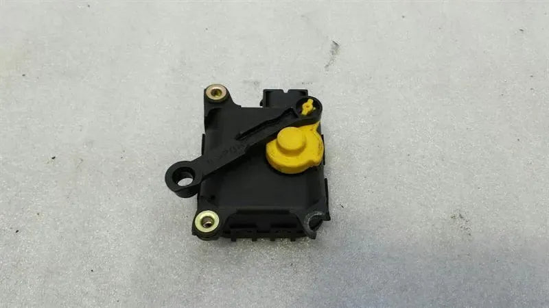 Porsche 911 Carrera Vent Flap Engine 8D2820511C Servo Motor