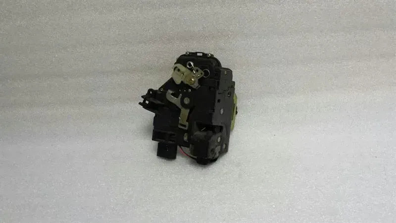 Audi S6 C5 RHD Front Right Door Lock 4B2837016A Right Handlebar