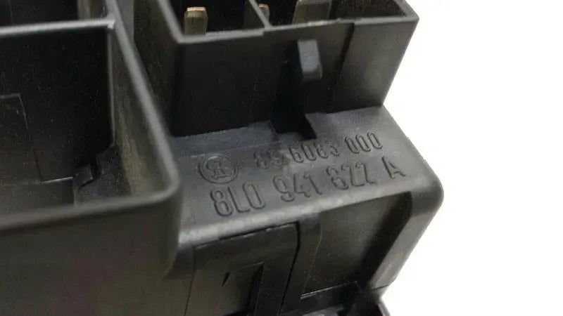 Audi S6 RS6 4B fuse box relay 8L0941822A fuse box relay