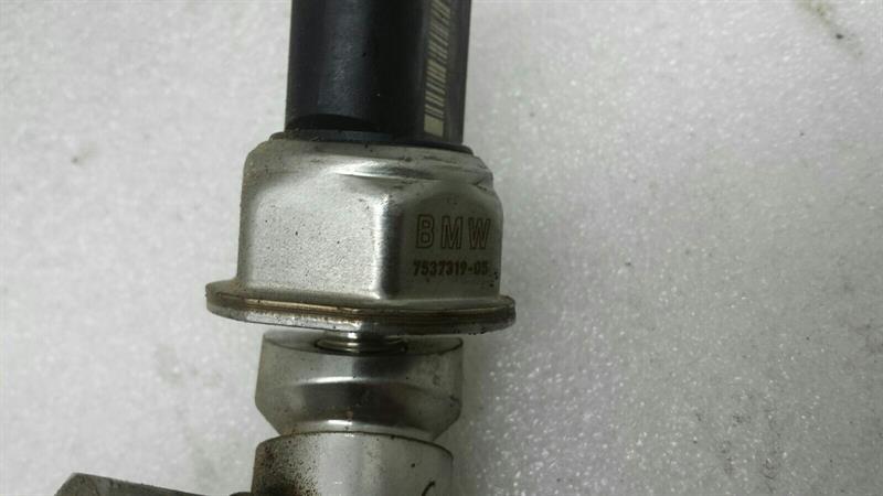 BMW 5 Series F07 GT Fuel Injection Moulding Pipe Distributor Left 7547599 Left Fuel Rail