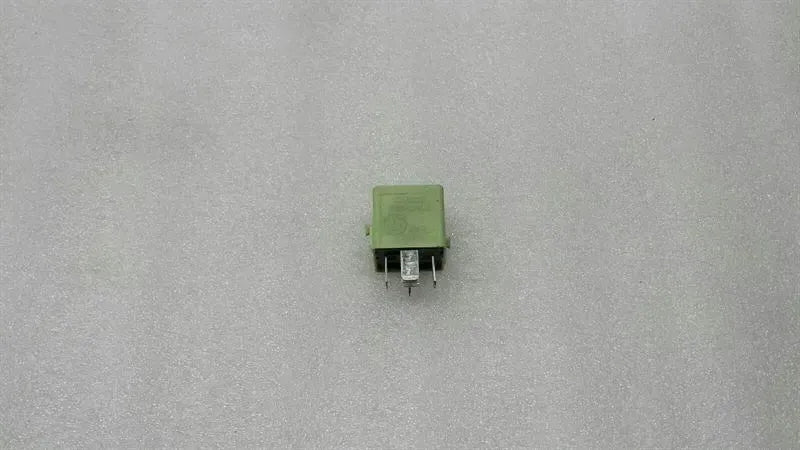 BMW 7 series E66 facelift fuel pump relay 8373700 relay