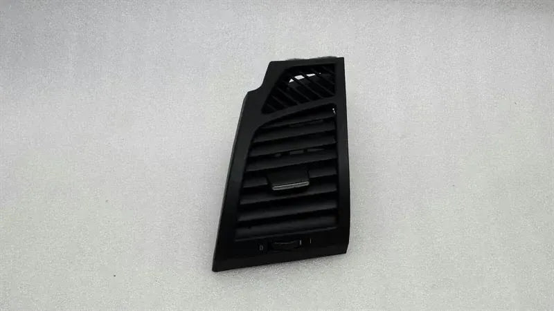 BMW 1 Series E87 RHD Left Air Vent 7059187 right handlebar
