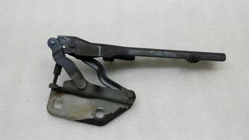 Audi A8 8E Bonnet Hinge RHS 4E0823302E Bonnet Hinge Right