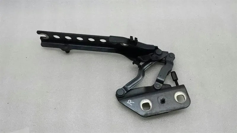 Audi A8 8E Bonnet Hinge RHS 4E0823302E Bonnet Hinge Right