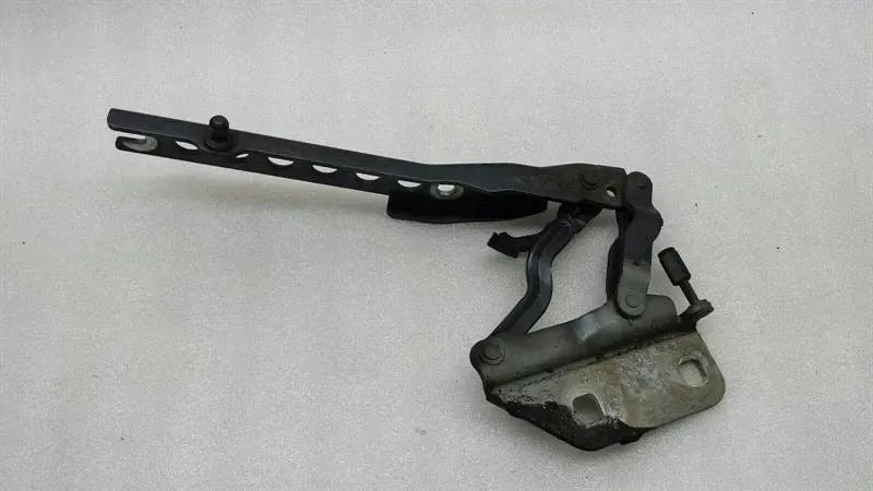 Audi A8 8E Bonnet Hinge LHS 4E0823301E Bonnet Hinge Left