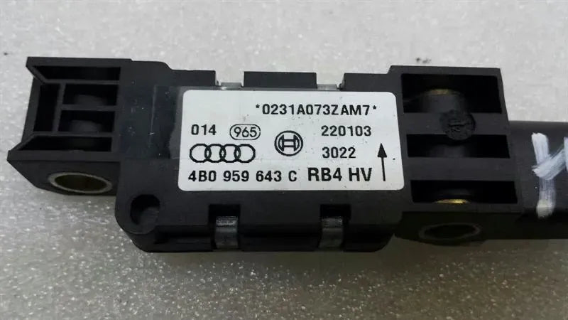 Audi A8 8E Crash Sensor 4B0959643C Impact Sensor