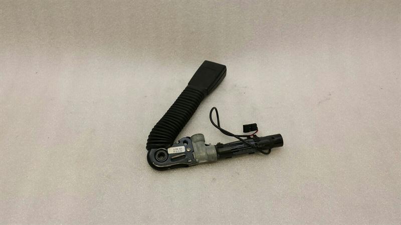 BMW 5 Series E60 Right Front Seatbelt Tensioner 6982520 Front Seat Belt Tensioner RE