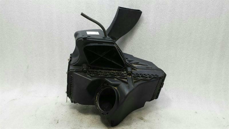 Audi A4 8K Airbox 8K0133835AD Air Filter Box