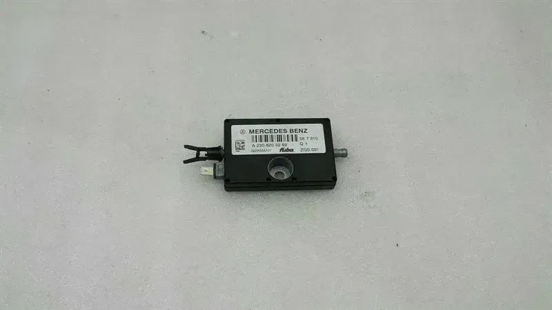 Mercedes SL R230 antenna amplifier A2308203289 antenna amplifier